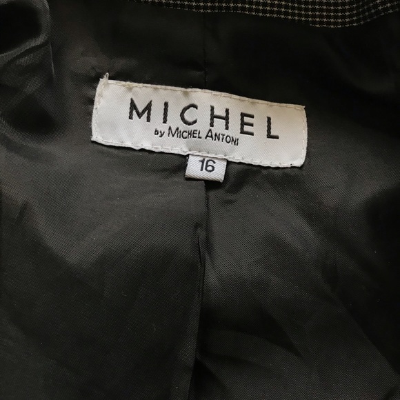 Short Suit Jacket - Picture 3 of 4